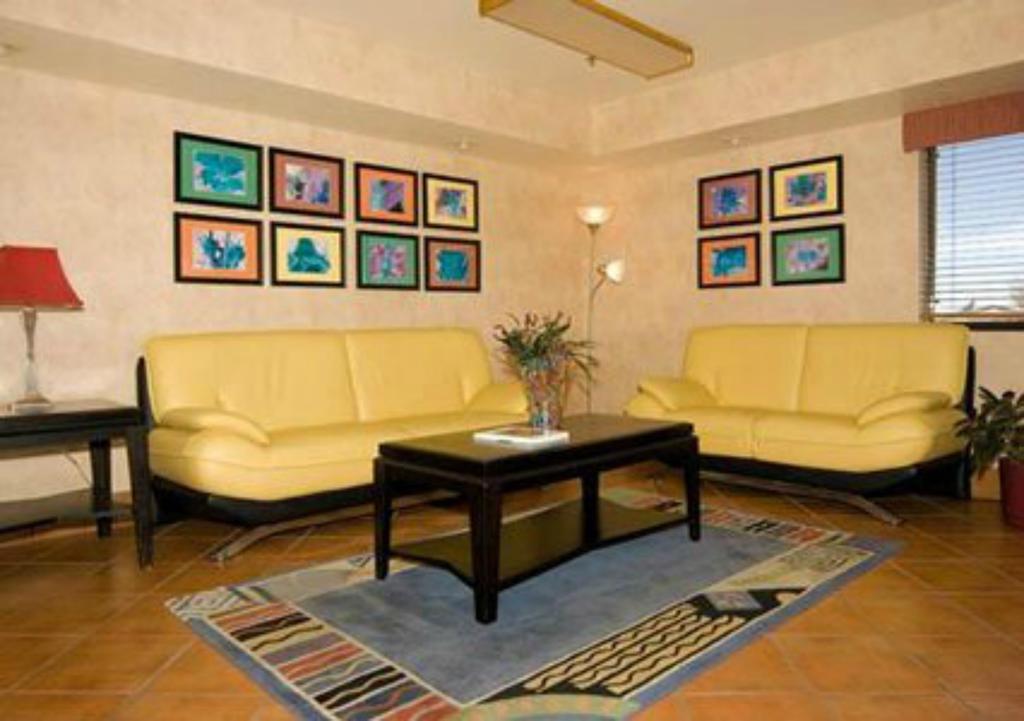 Econo I-10 Lodge *