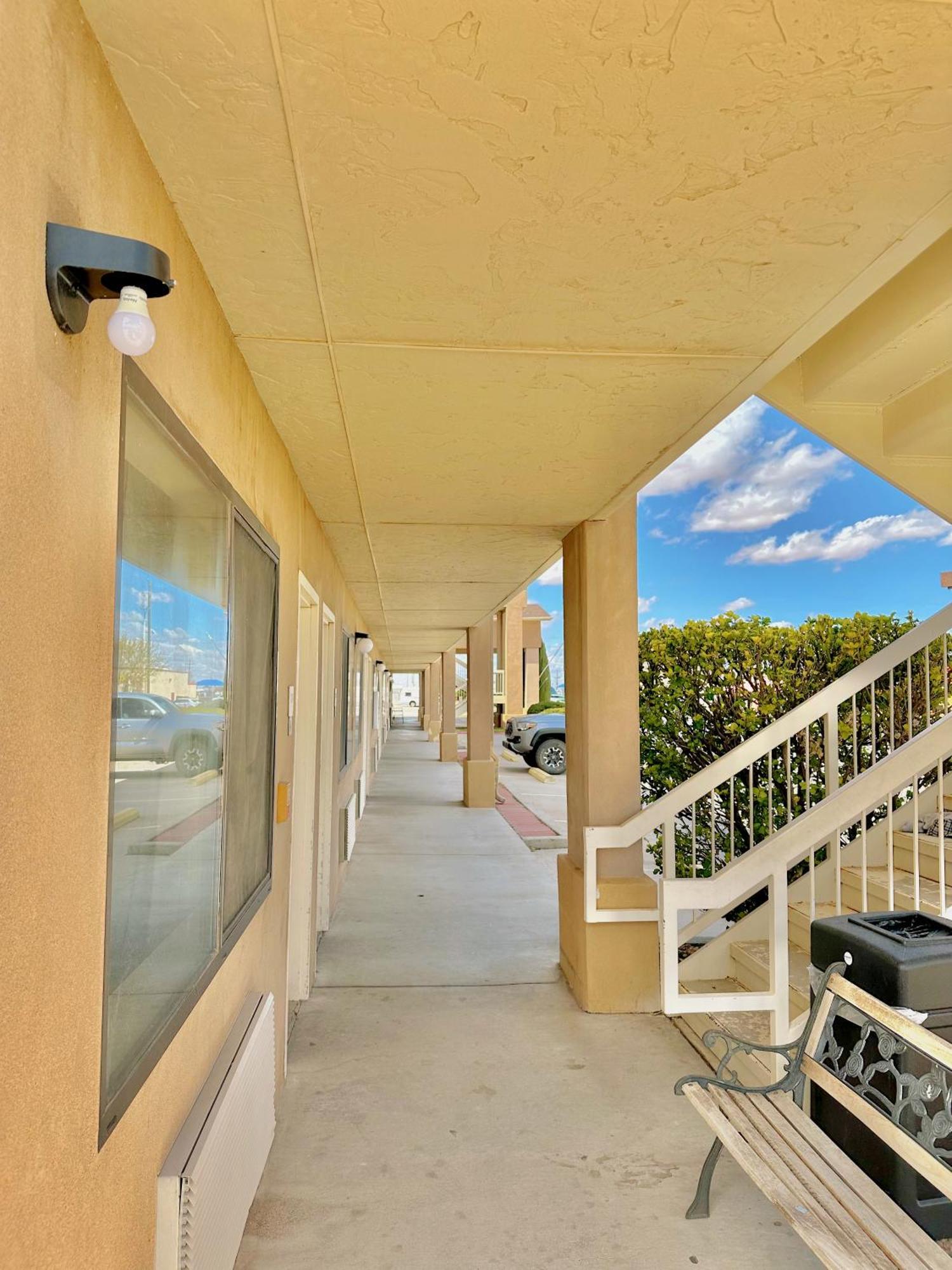 Econo I-10 Lodge